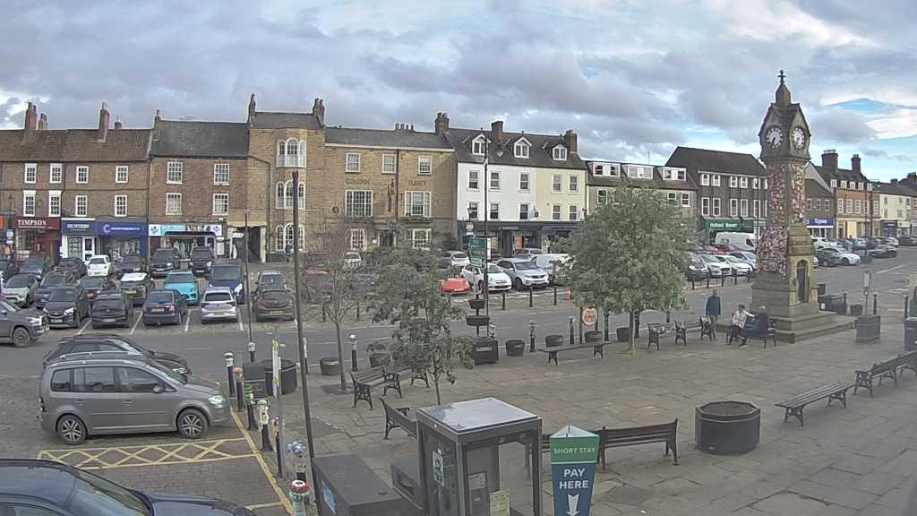 Thirsk webcam overlooking the Market Place