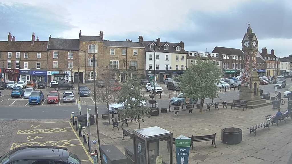 Thirsk webcam overlooking the Market Place