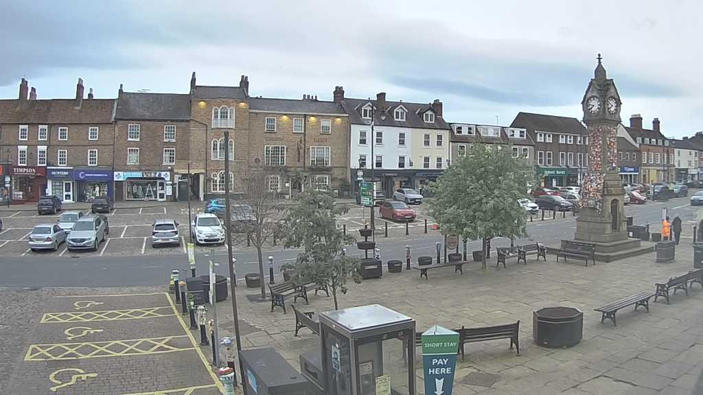 Thirsk webcam overlooking the Market Place