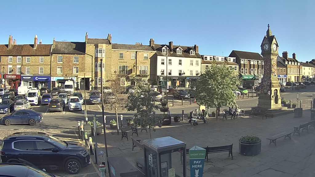 Thirsk webcam overlooking the Market Place