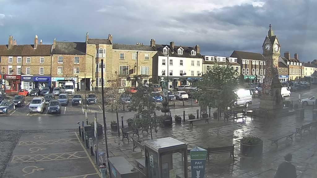 Thirsk webcam overlooking the Market Place