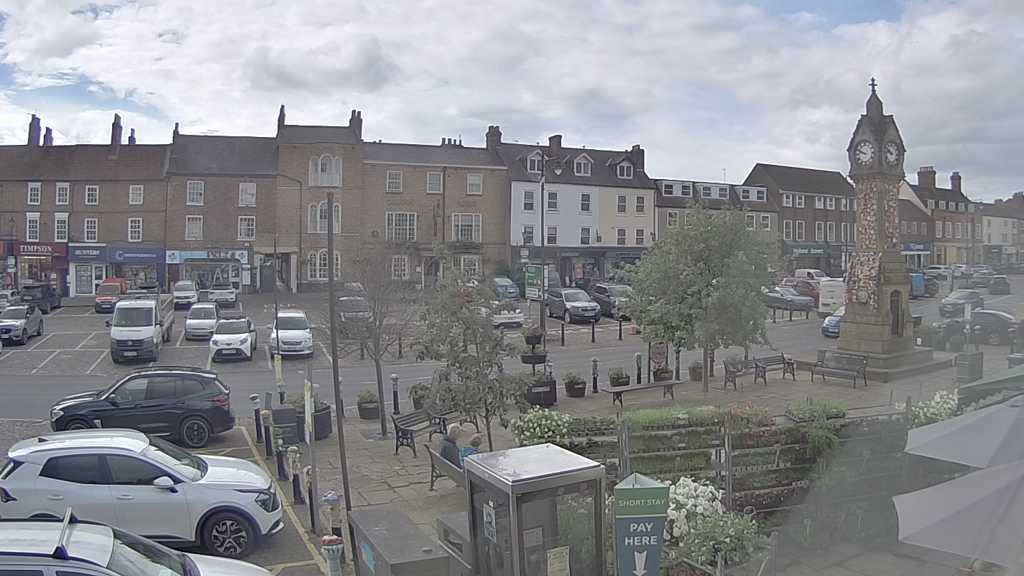 Thirsk webcam overlooking the Market Place