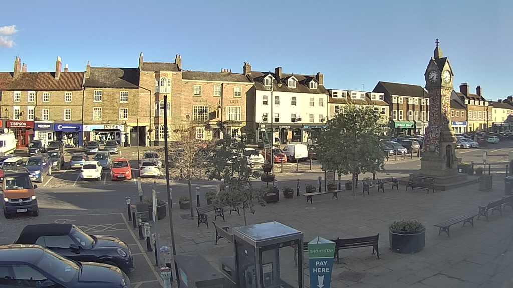 Thirsk webcam overlooking the Market Place