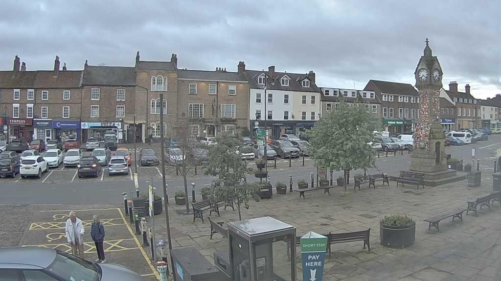 Thirsk webcam overlooking the Market Place