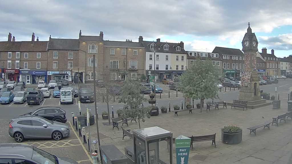 Thirsk webcam overlooking the Market Place
