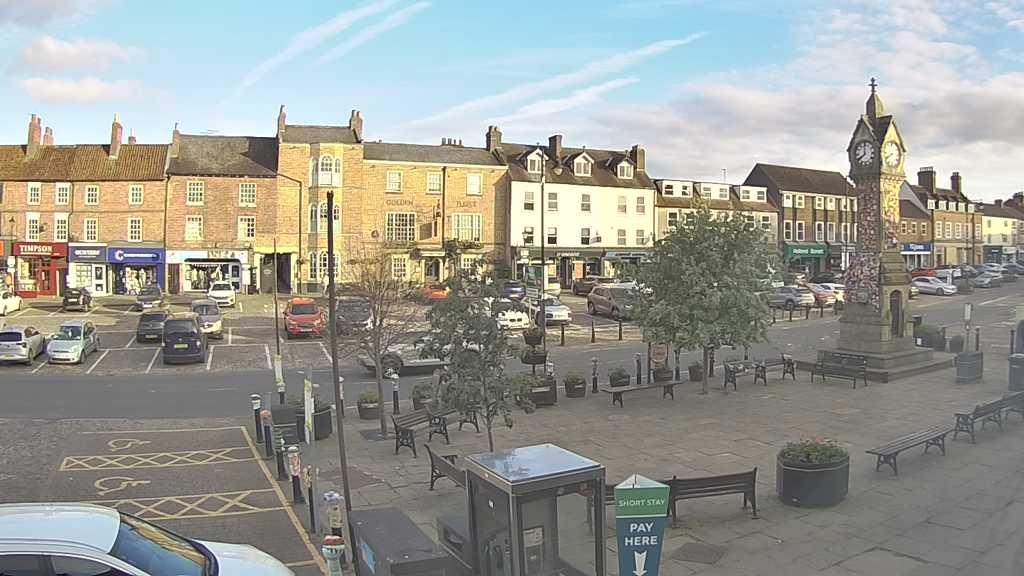 Thirsk webcam overlooking the Market Place