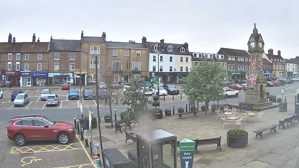 Thirsk webcam overlooking the Market Place