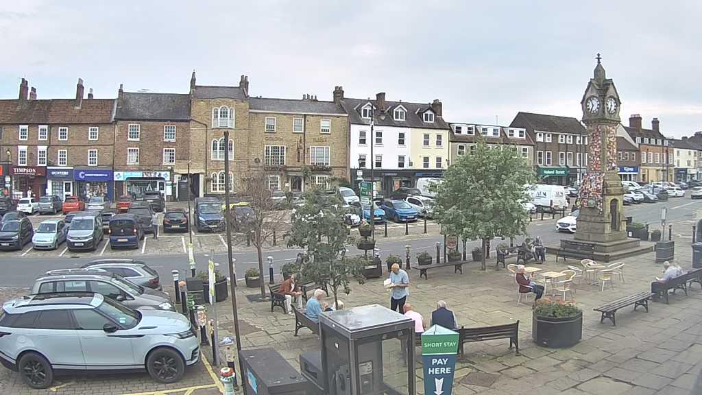 Thirsk webcam overlooking the Market Place