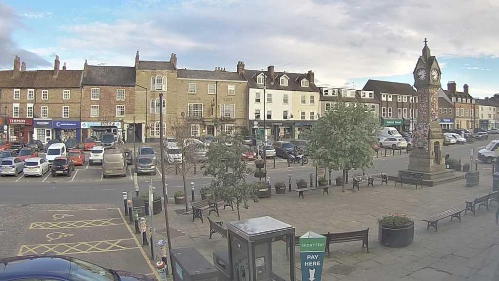 Thirsk webcam overlooking the Market Place