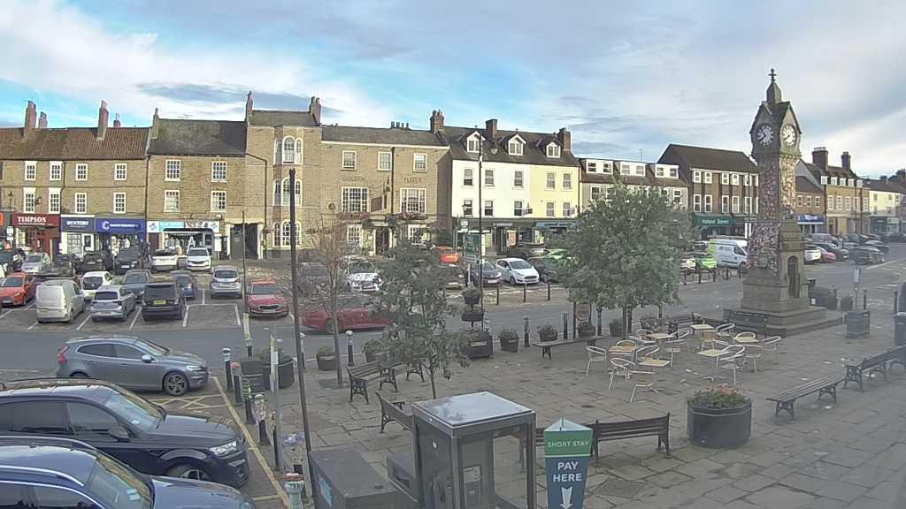 Thirsk webcam overlooking the Market Place