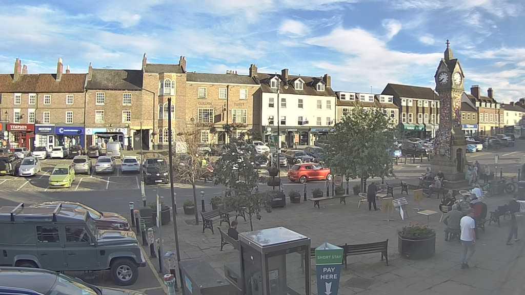 Thirsk webcam overlooking the Market Place