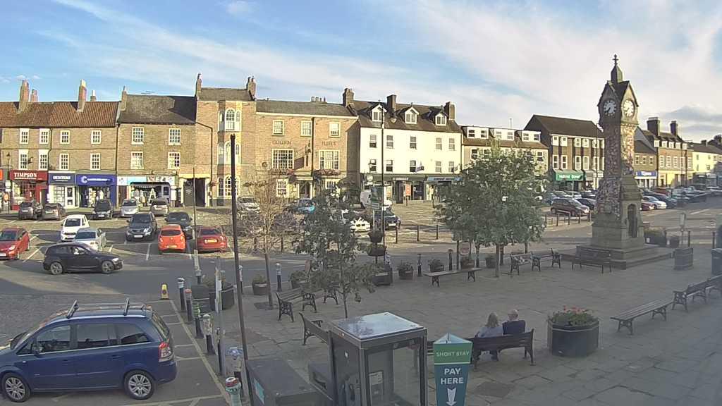 Thirsk webcam overlooking the Market Place