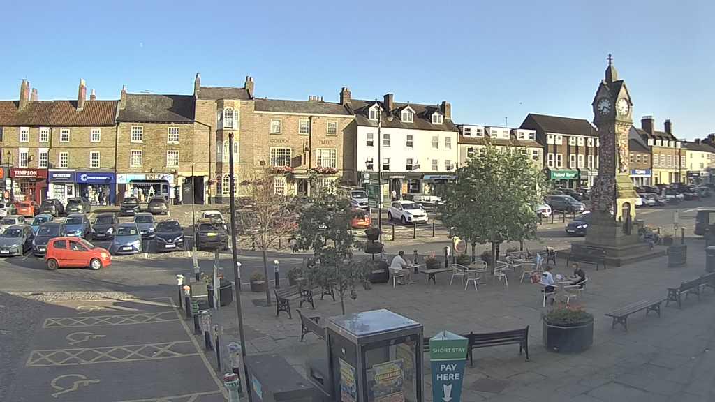Thirsk webcam overlooking the Market Place