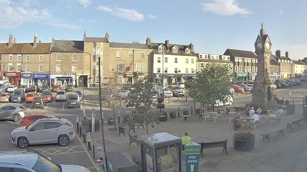 Thirsk webcam overlooking the Market Place