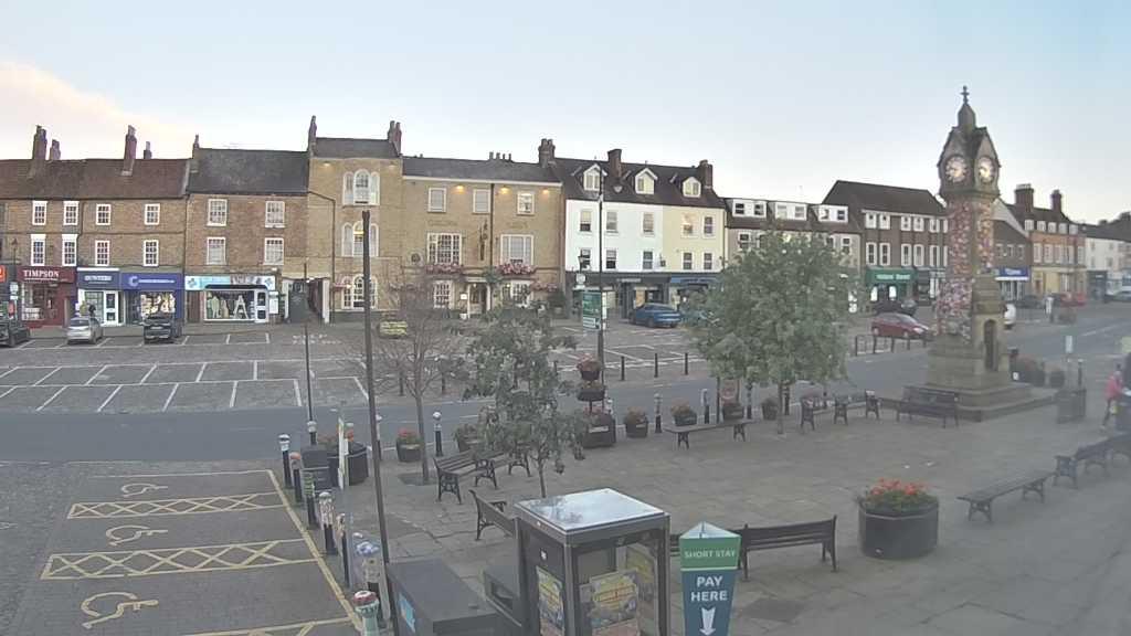 Thirsk webcam overlooking the Market Place