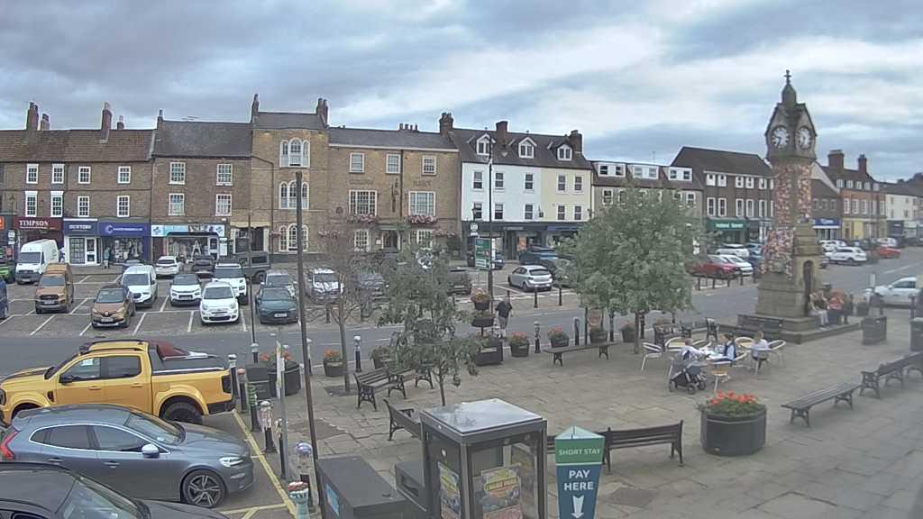 Thirsk webcam overlooking the Market Place