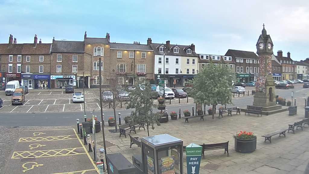 Thirsk webcam overlooking the Market Place
