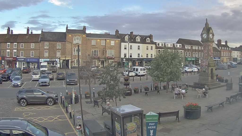 Thirsk webcam overlooking the Market Place