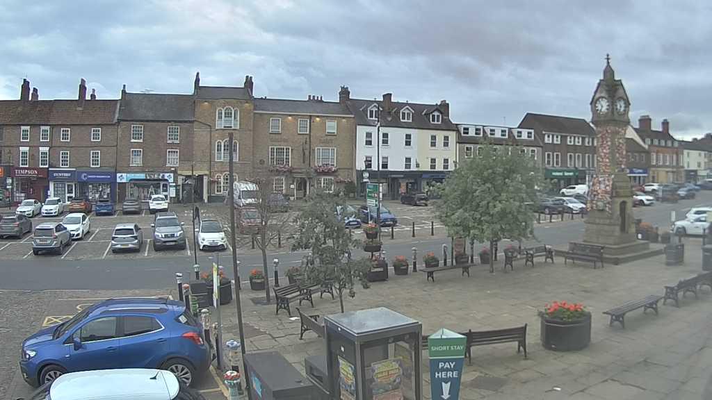 Thirsk webcam overlooking the Market Place
