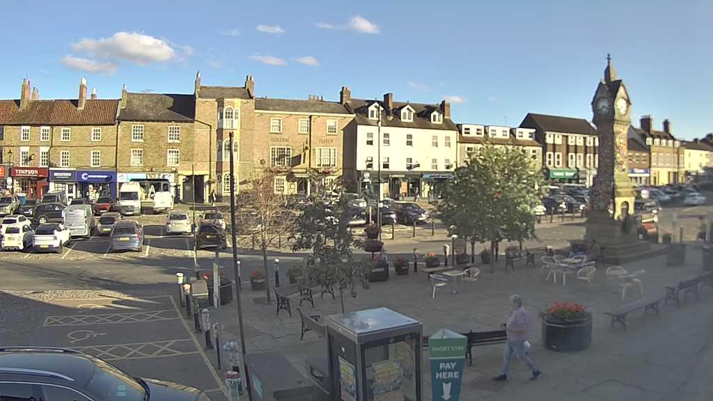 Thirsk webcam overlooking the Market Place
