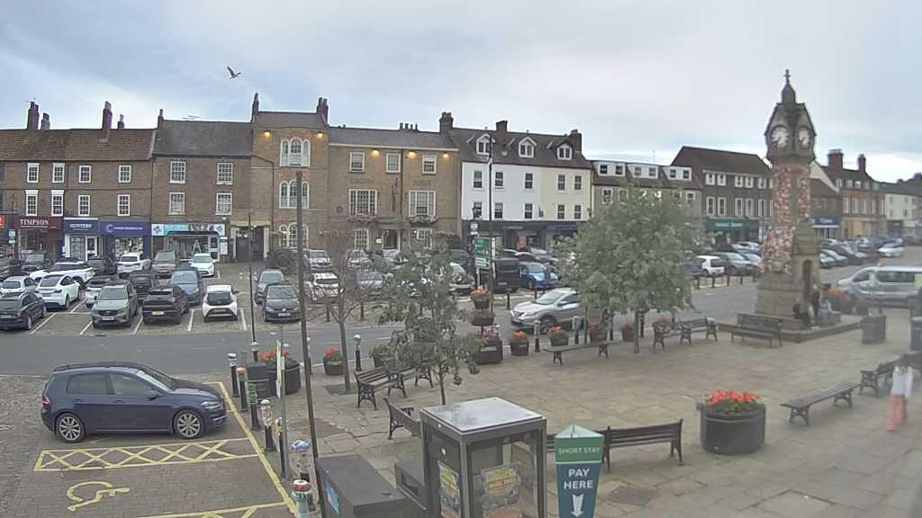 Thirsk webcam overlooking the Market Place