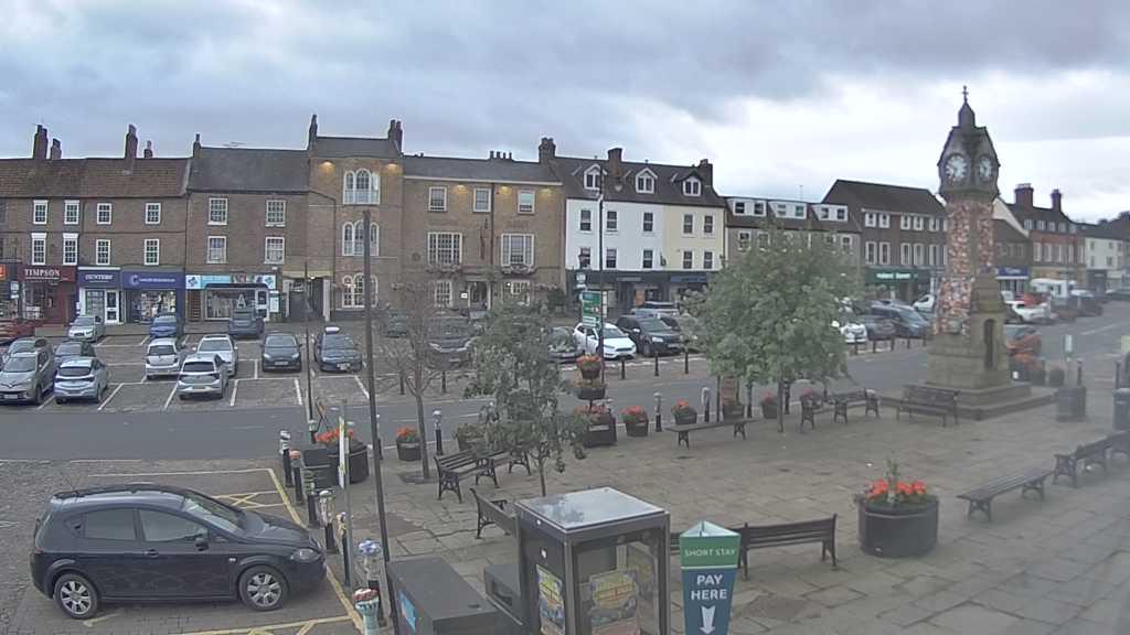 Thirsk webcam overlooking the Market Place