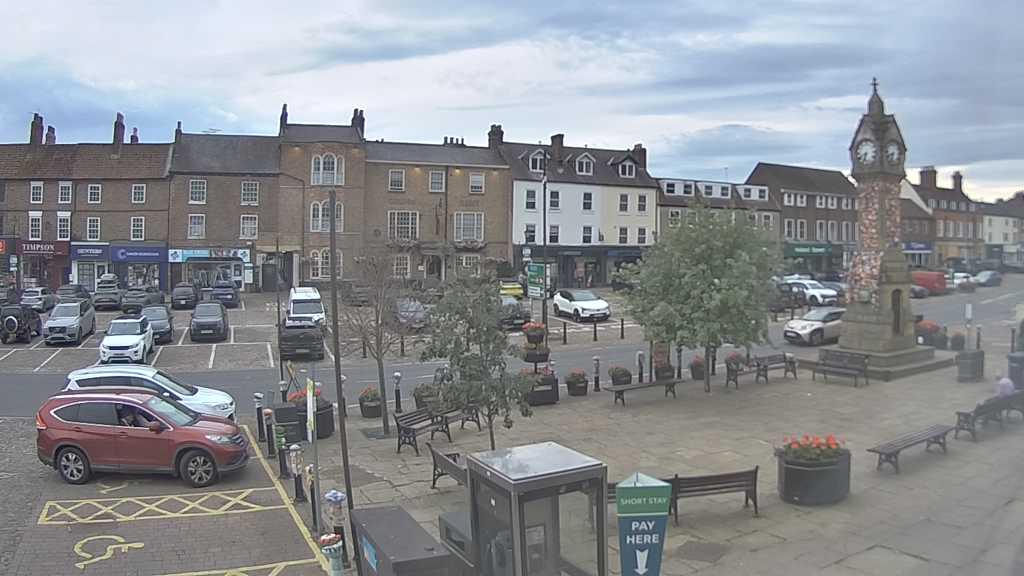 Thirsk webcam overlooking the Market Place