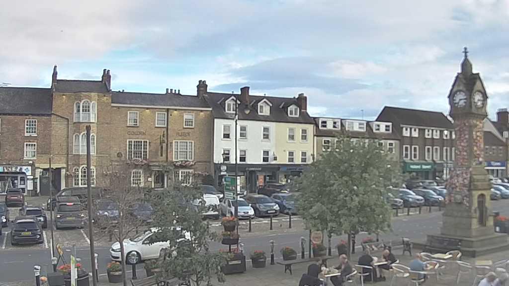 Thirsk webcam overlooking the Market Place