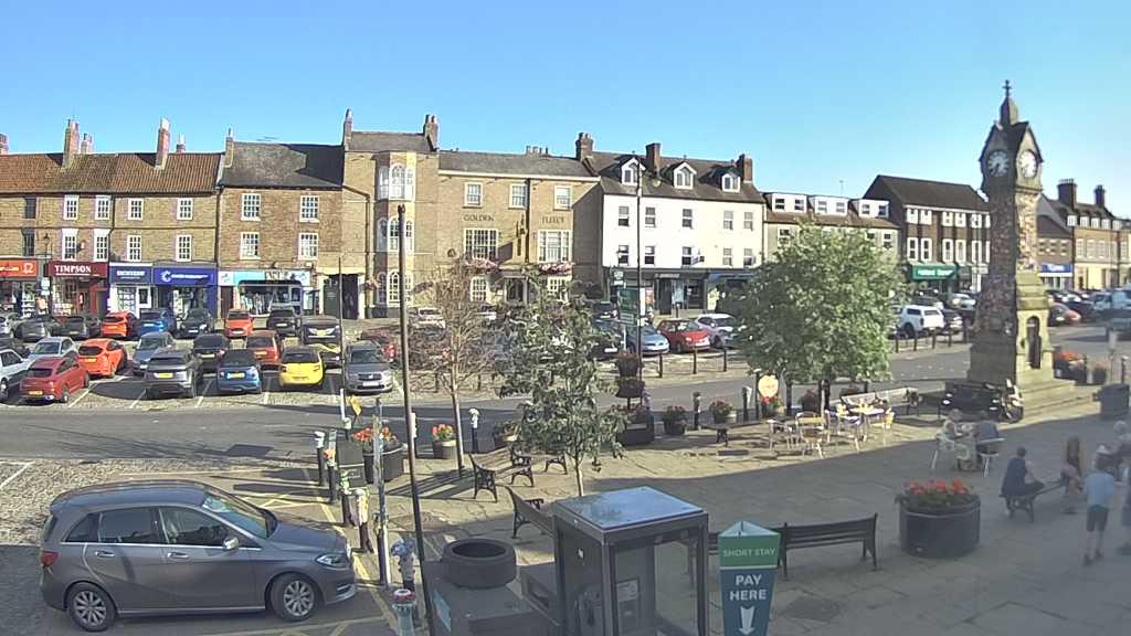 Thirsk webcam overlooking the Market Place