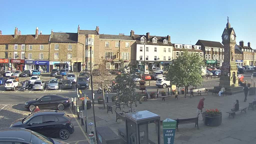 Thirsk webcam overlooking the Market Place