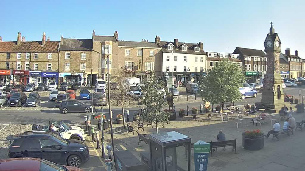 Thirsk webcam overlooking the Market Place