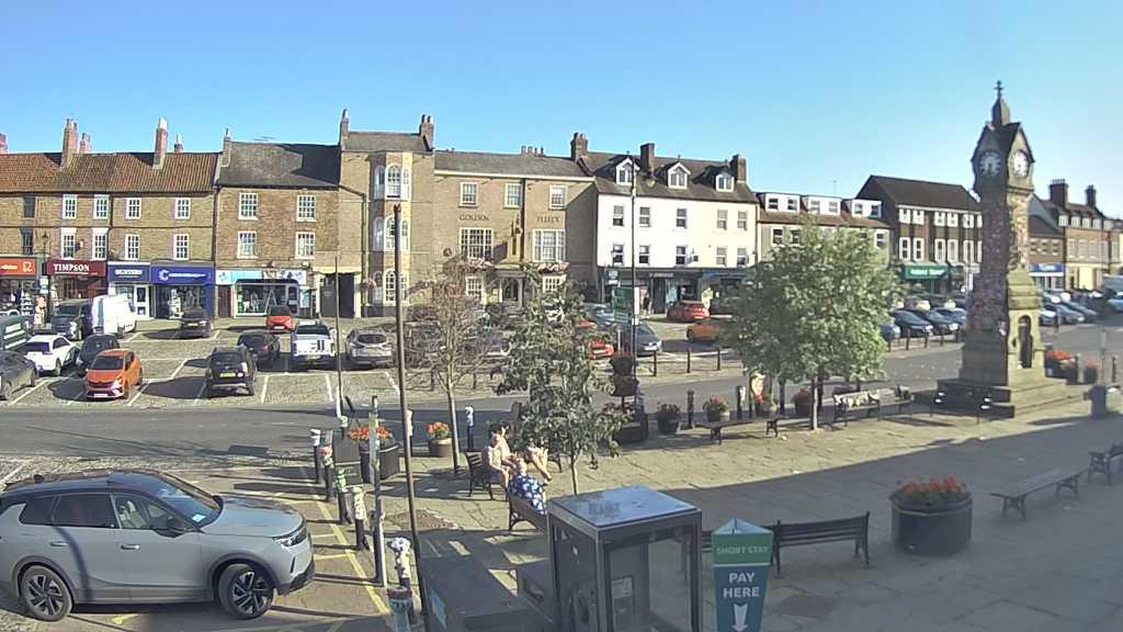 Thirsk webcam overlooking the Market Place