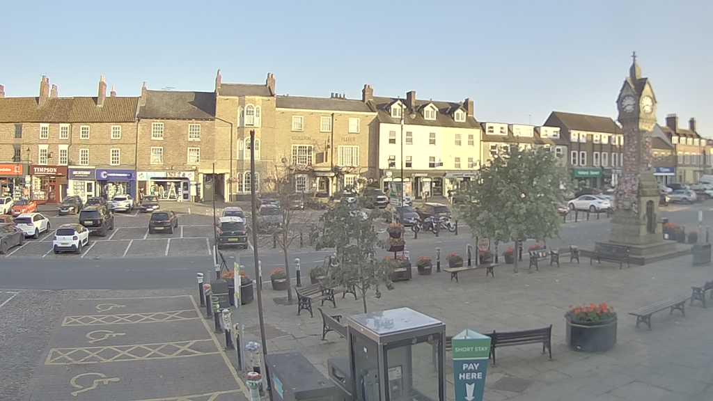 Thirsk webcam overlooking the Market Place
