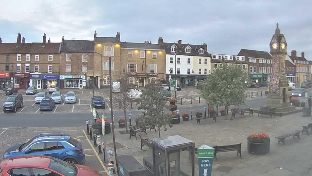 Thirsk webcam overlooking the Market Place