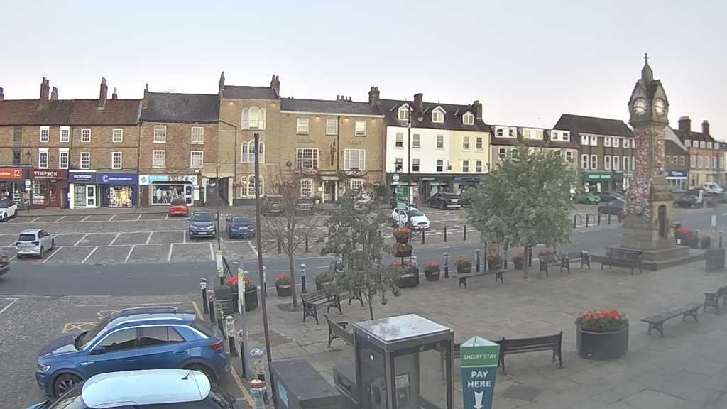 Thirsk webcam overlooking the Market Place