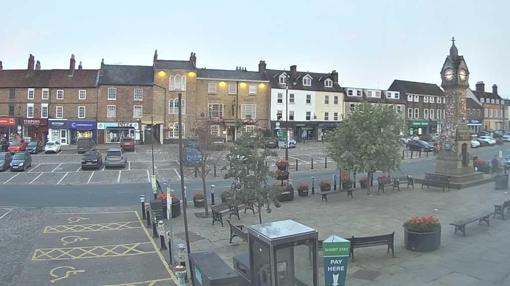 Thirsk webcam overlooking the Market Place