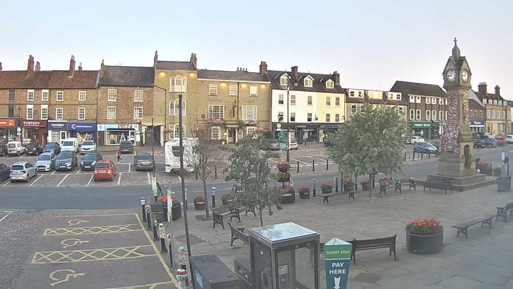Thirsk webcam overlooking the Market Place