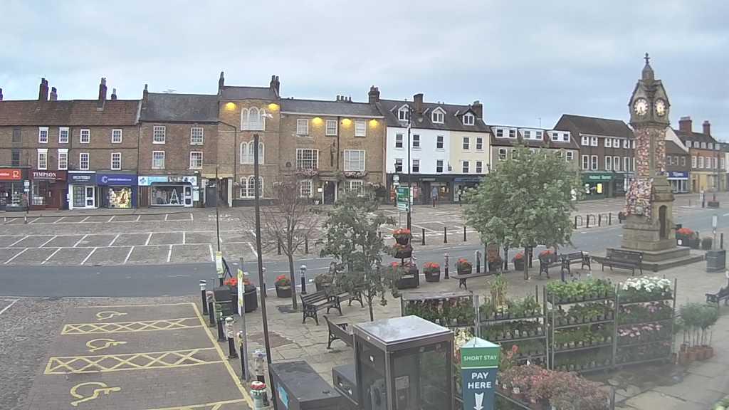 Thirsk webcam overlooking the Market Place