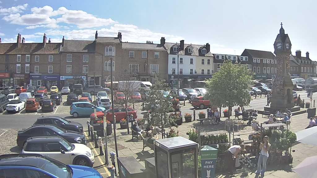 Thirsk webcam overlooking the Market Place